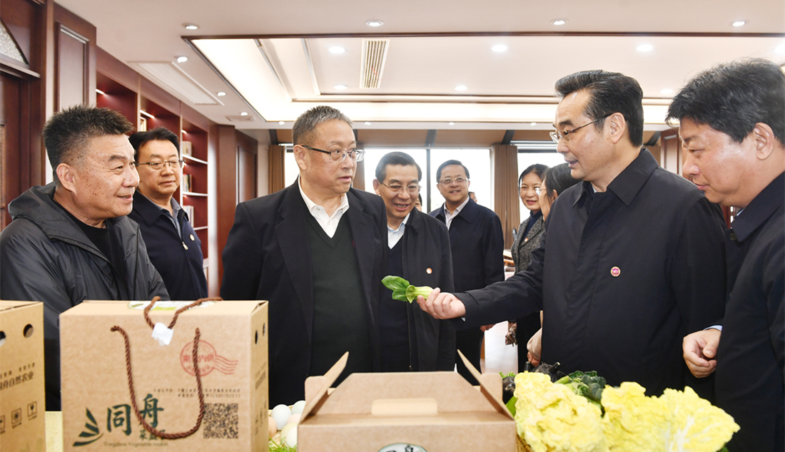 全國人大常委會副委員長、民革中央主席鄭建邦來...